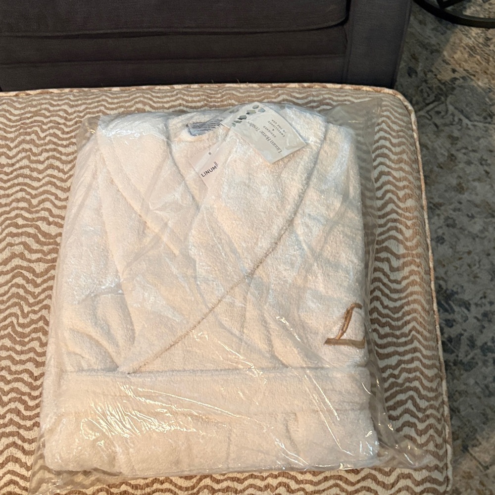Embroidered White Bathrobe with Gold Detail- L Monogram